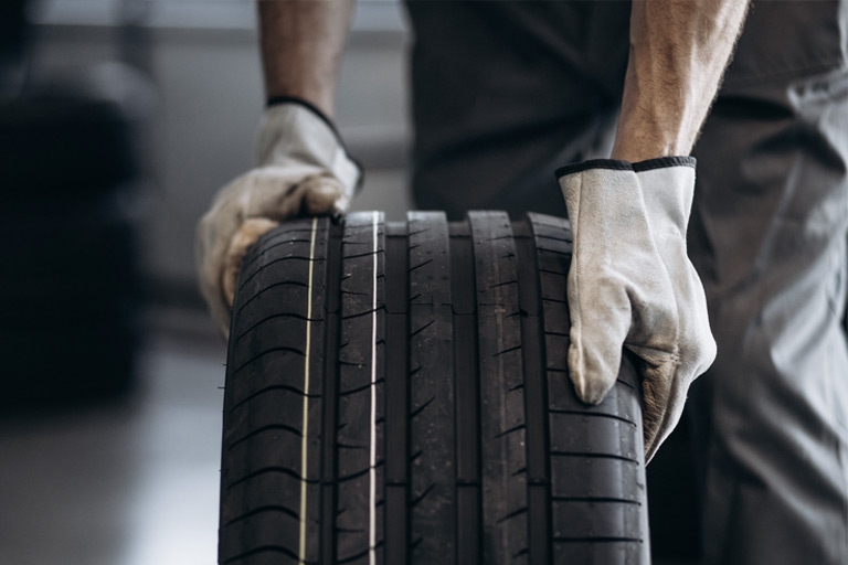 Reifenpflege und Reinigung - Autopflege in Köln Reifenservice vom Experten in Ehrenfeld